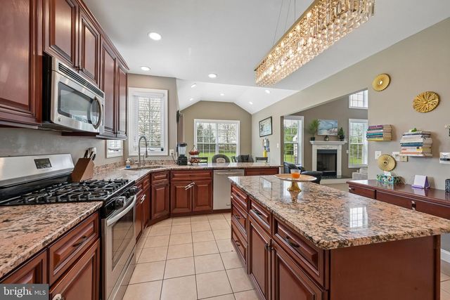 25 SHERWOOD LN, Columbus, NJ 08022
