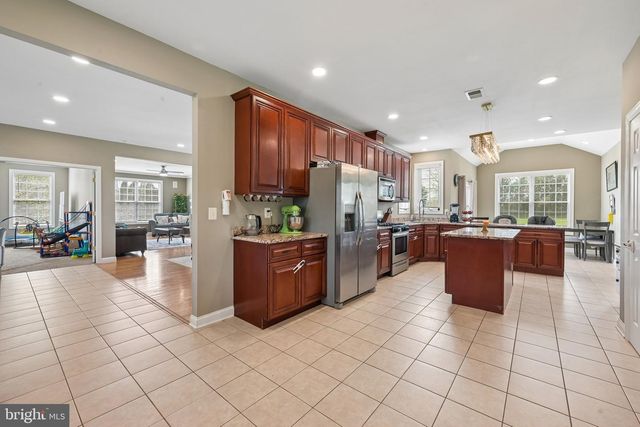 25 SHERWOOD LN, Columbus, NJ 08022