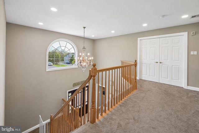 25 SHERWOOD LN, Columbus, NJ 08022