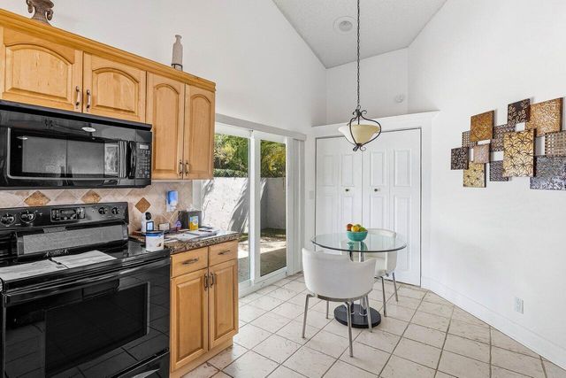27 Wyndham Lane, Palm Beach Gardens, FL 33418