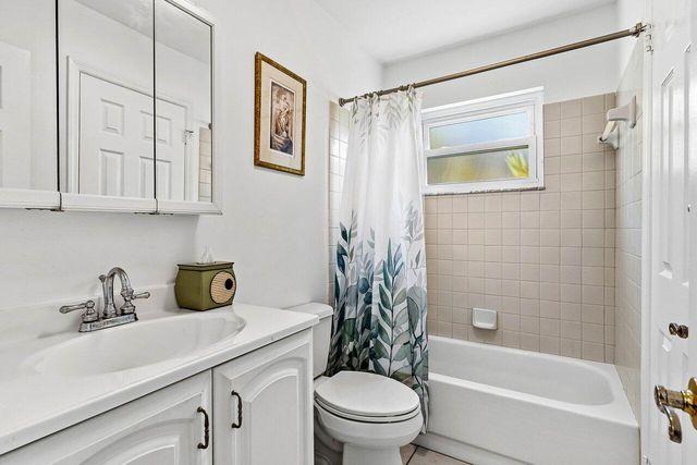 27 Wyndham Lane, Palm Beach Gardens, FL 33418