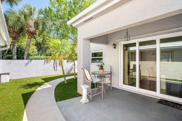 27 Wyndham Lane, Palm Beach Gardens, FL 33418