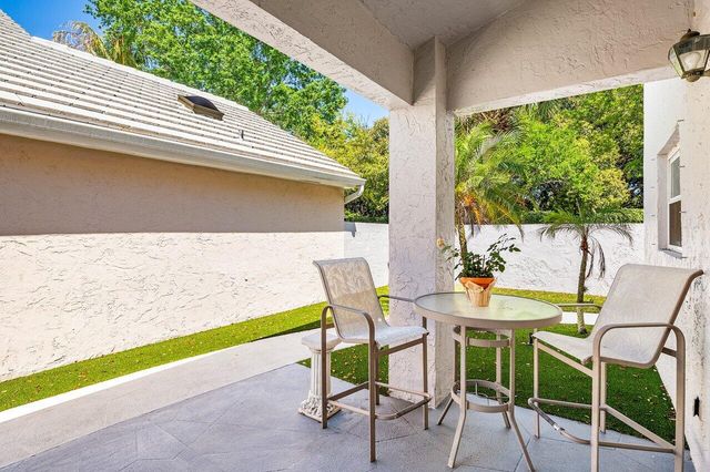 27 Wyndham Lane, Palm Beach Gardens, FL 33418