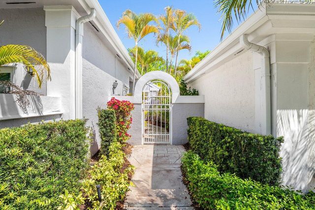 27 Wyndham Lane, Palm Beach Gardens, FL 33418