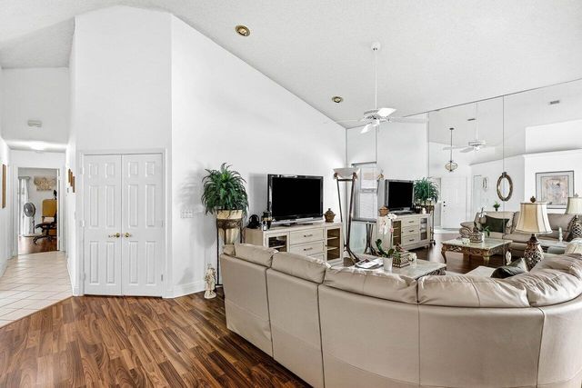 27 Wyndham Lane, Palm Beach Gardens, FL 33418