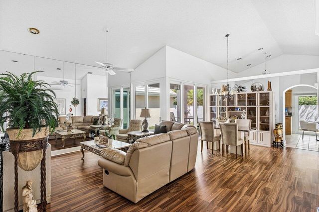 27 Wyndham Lane, Palm Beach Gardens, FL 33418