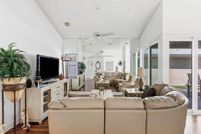 27 Wyndham Lane, Palm Beach Gardens, FL 33418