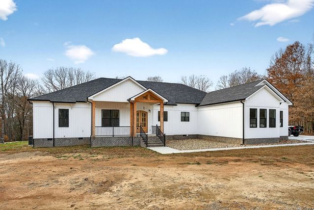 377 Margot Dr, Sparta, TN 38583