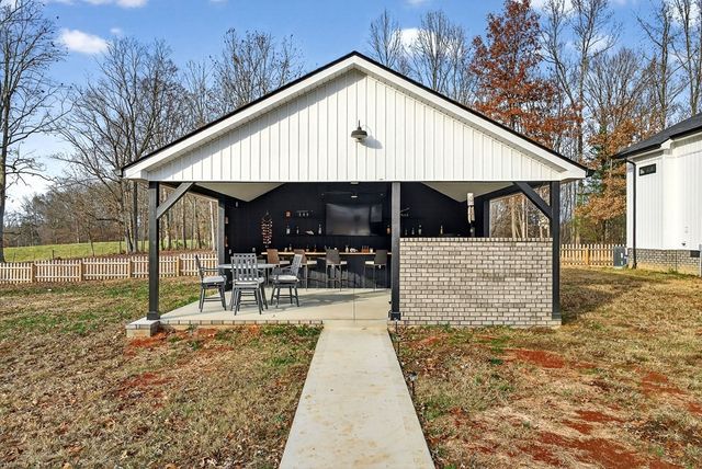 377 Margot Dr, Sparta, TN 38583