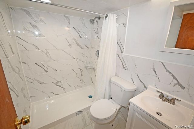 1047 N 7th Street Whole House, North New Hyde Park, NY 11040