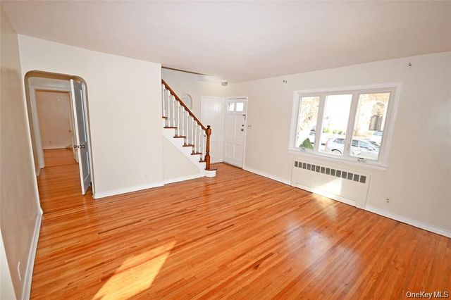 1047 N 7th Street Whole House, North New Hyde Park, NY 11040