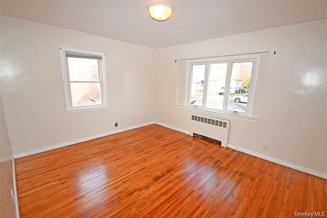 1047 N 7th Street Whole House, North New Hyde Park, NY 11040
