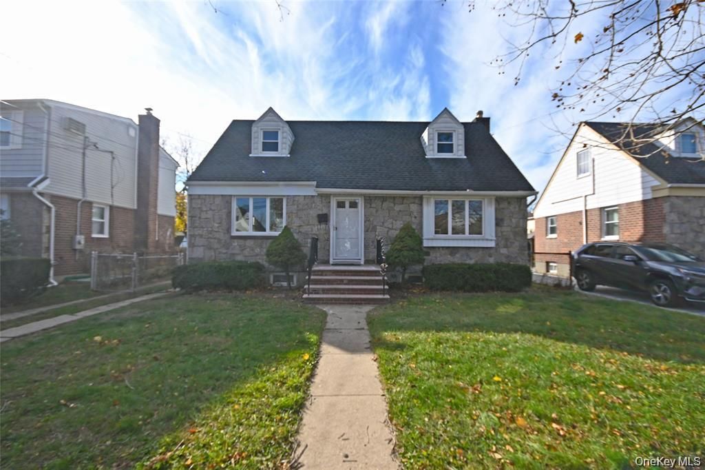 1047 N 7th Street Whole House, North New Hyde Park, NY 11040