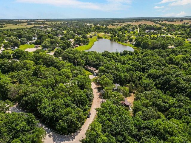 34 S Lakeside Circle, Linn Valley, KS 66040