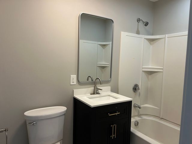 18 Ashcroft 301, Dedham, MA 02026