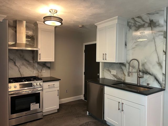 18 Ashcroft 301, Dedham, MA 02026