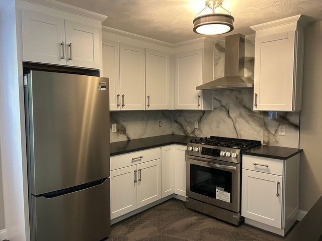 18 Ashcroft 301, Dedham, MA 02026