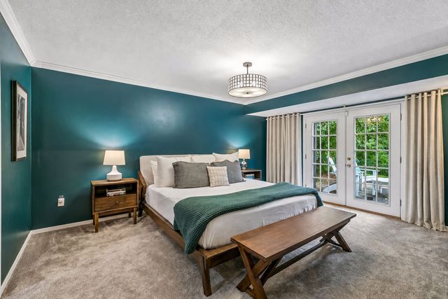 15 High Circle Way, North Oaks, MN 55127