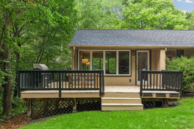 15 High Circle Way, North Oaks, MN 55127