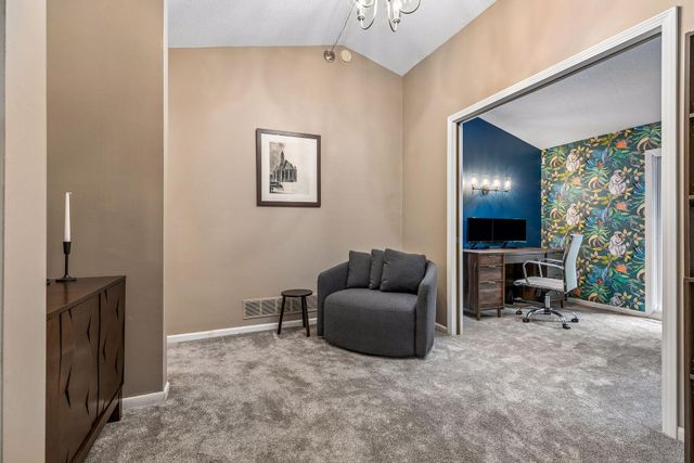 15 High Circle Way, North Oaks, MN 55127