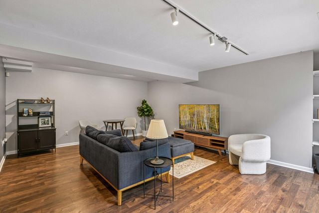15 High Circle Way, North Oaks, MN 55127