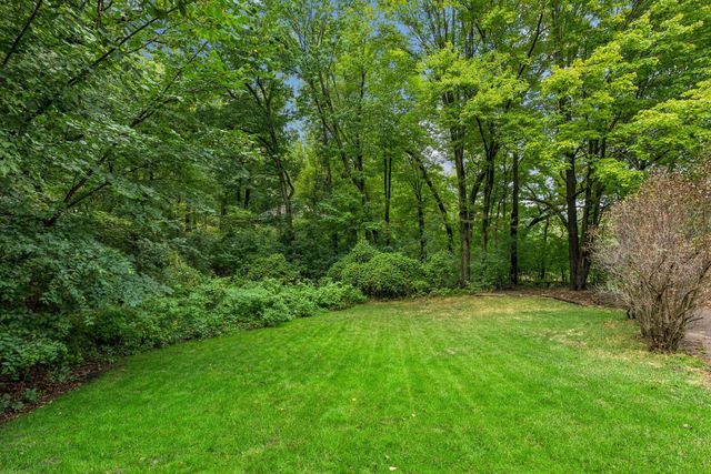 15 High Circle Way, North Oaks, MN 55127