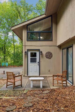 15 High Circle Way, North Oaks, MN 55127
