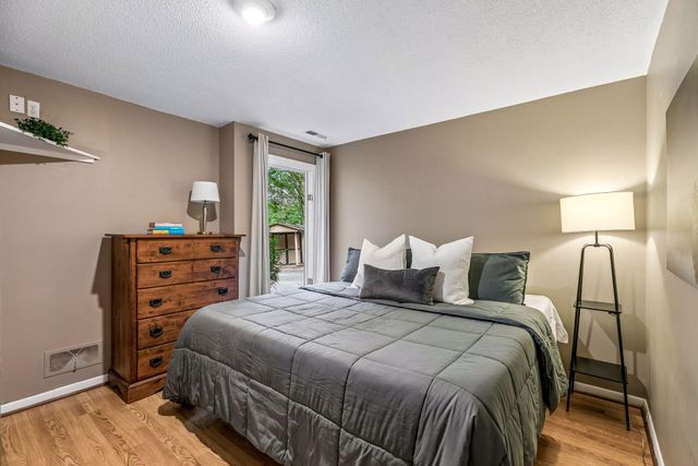 15 High Circle Way, North Oaks, MN 55127