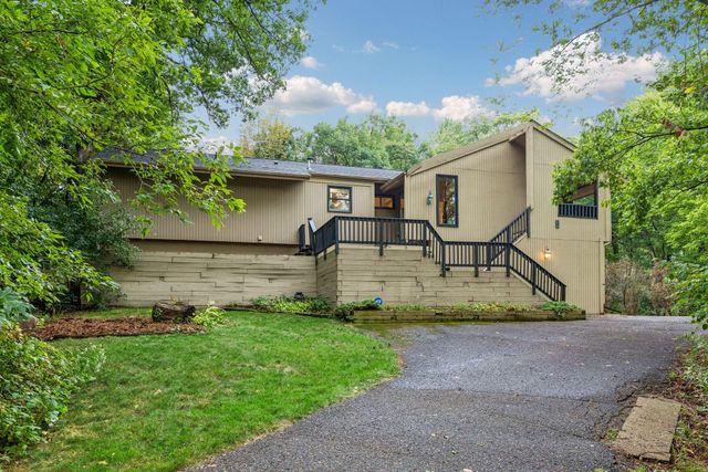 15 High Circle Way, North Oaks, MN 55127