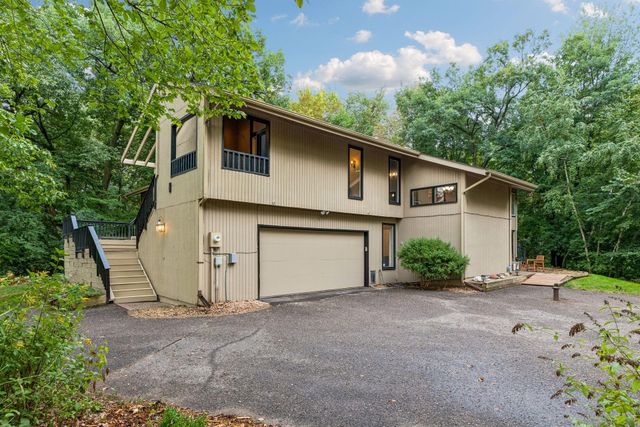 15 High Circle Way, North Oaks, MN 55127