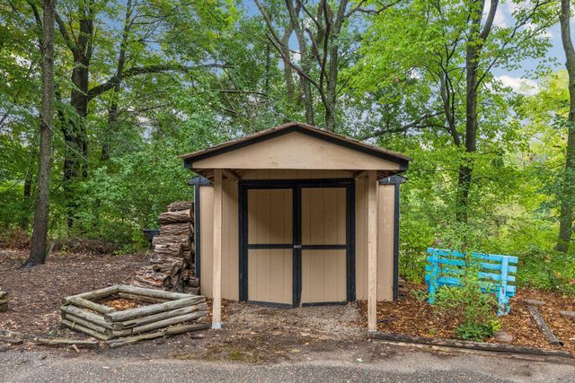15 High Circle Way, North Oaks, MN 55127