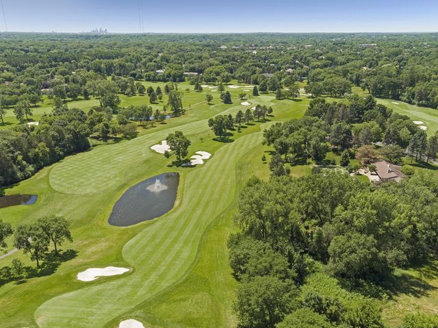 15 High Circle Way, North Oaks, MN 55127