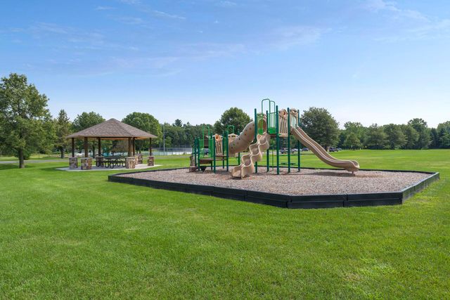 15 High Circle Way, North Oaks, MN 55127