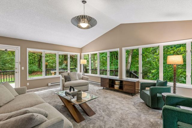 15 High Circle Way, North Oaks, MN 55127