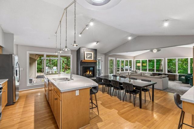 15 High Circle Way, North Oaks, MN 55127