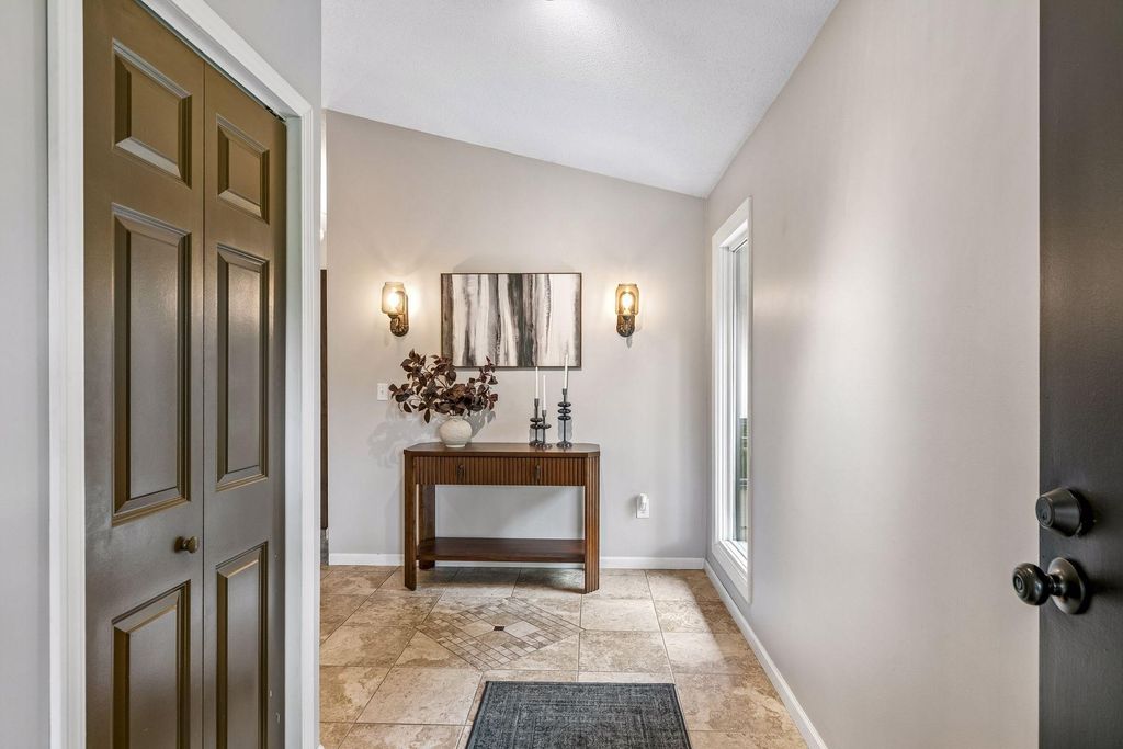 15 High Circle Way, North Oaks, MN 55127 — photo 4