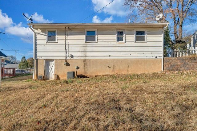 923 Morehead AVE, Roanoke, VA 24013