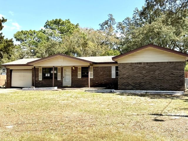 52 Berwick Circle, Shalimar, FL 32579