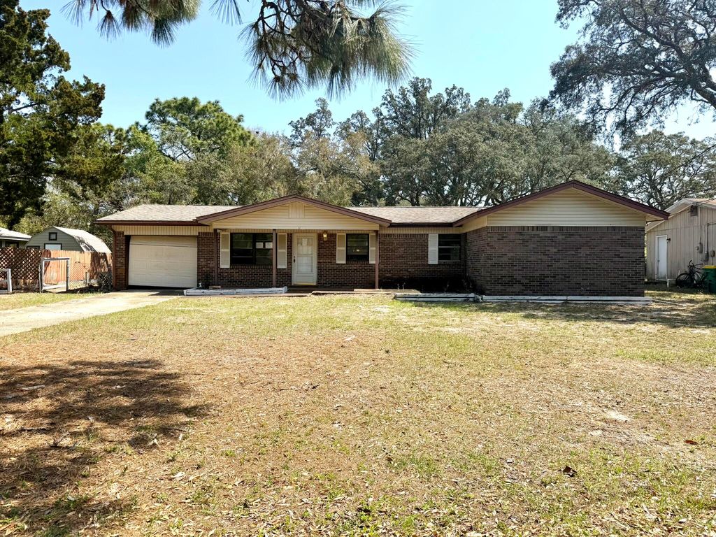 52 Berwick Circle, Shalimar, FL 32579