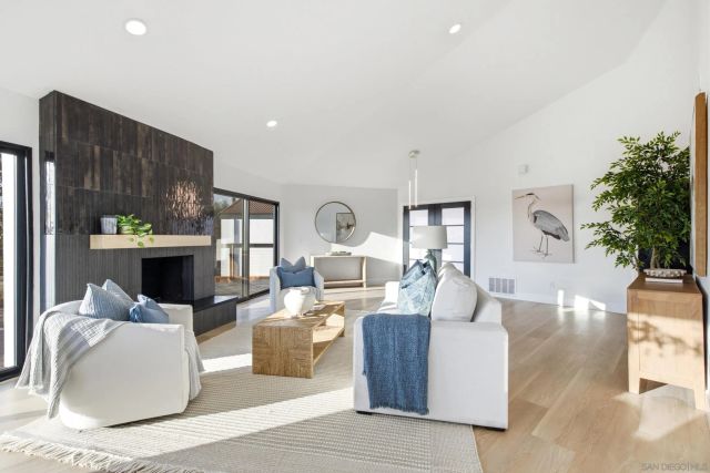 7619 Cortina Ct, Carlsbad, CA 92009