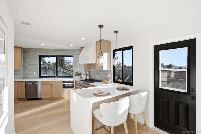 7619 Cortina Ct, Carlsbad, CA 92009