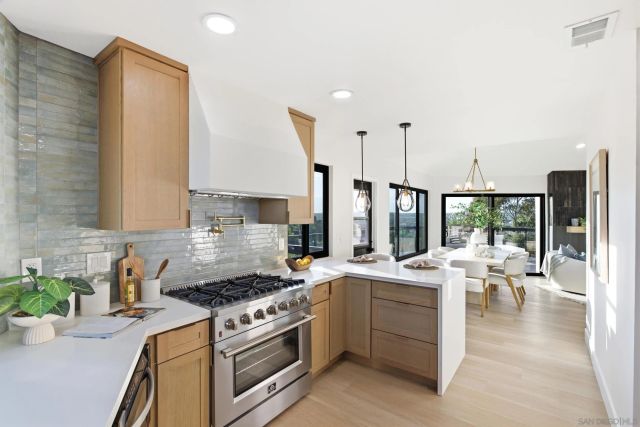 7619 Cortina Ct, Carlsbad, CA 92009