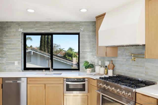 7619 Cortina Ct, Carlsbad, CA 92009