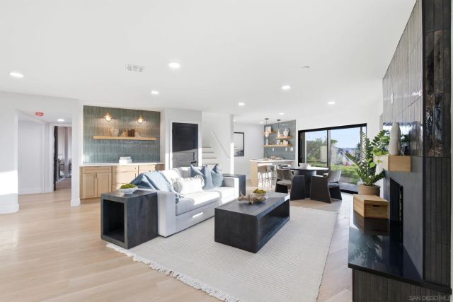 7619 Cortina Ct, Carlsbad, CA 92009