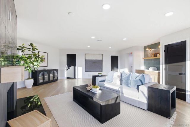 7619 Cortina Ct, Carlsbad, CA 92009