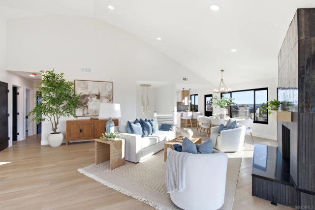 7619 Cortina Ct, Carlsbad, CA 92009