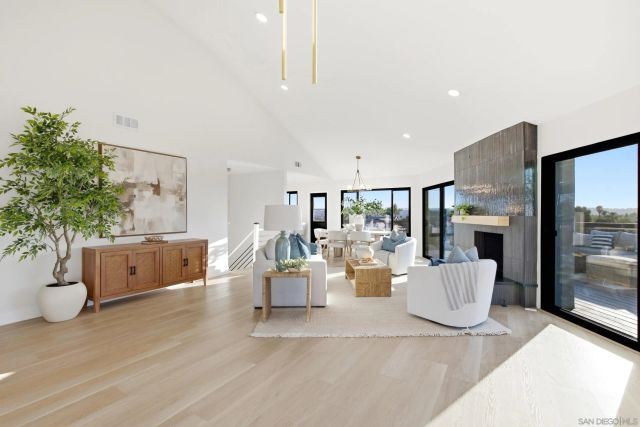 7619 Cortina Ct, Carlsbad, CA 92009