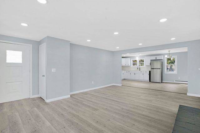 116 Carr St, Springfield, MA 01118