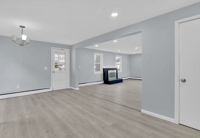 116 Carr St, Springfield, MA 01118