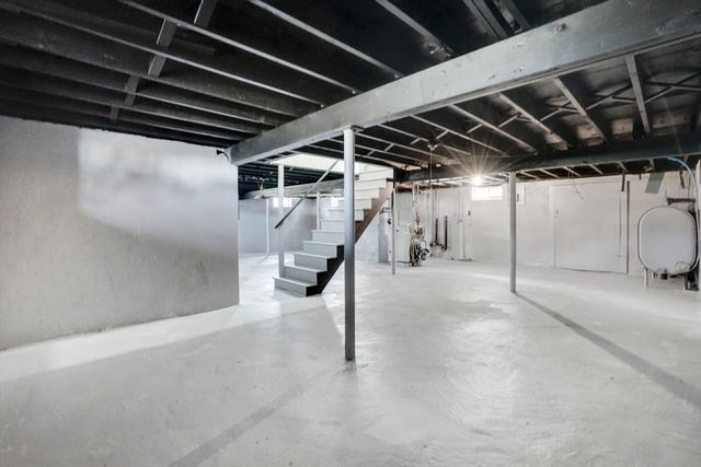 116 Carr St, Springfield, MA 01118